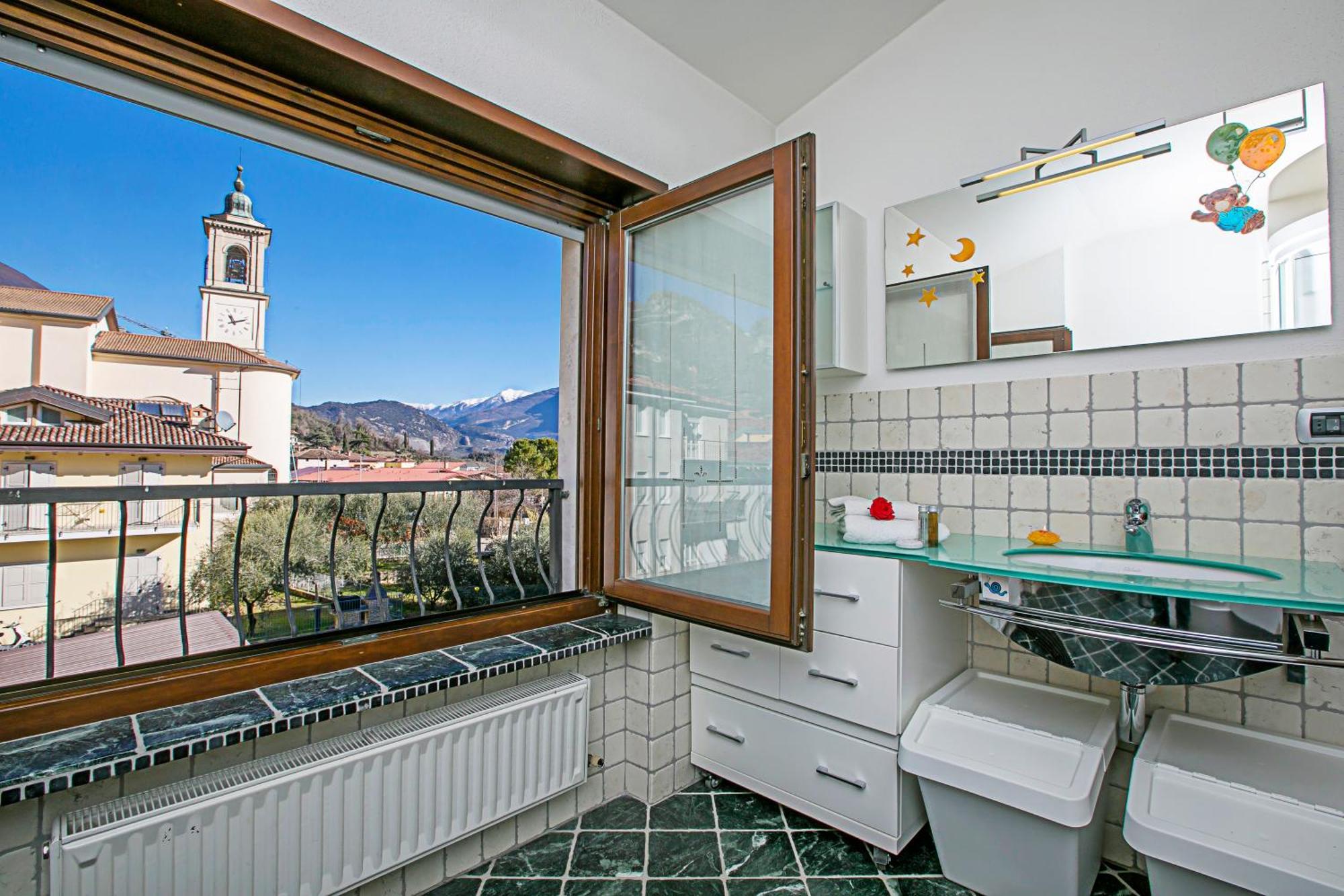 Paulie Apartment - Happy Rentals Riva del Garda Bagian luar foto